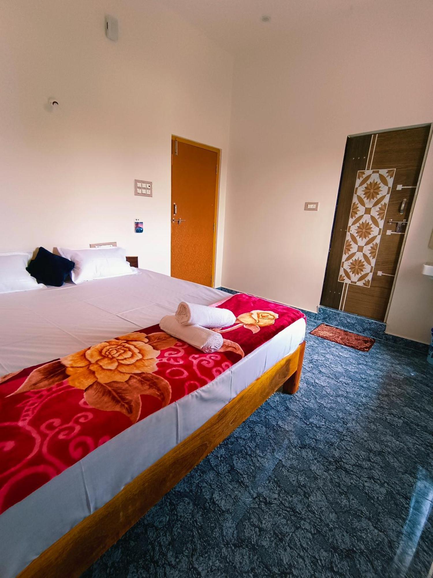 Hampi Anjana Home Stay ภายนอก รูปภาพ